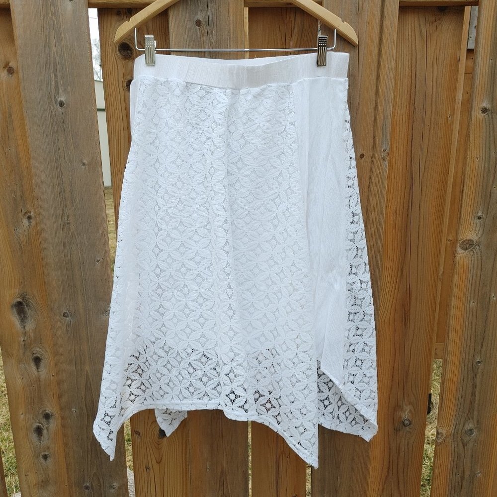 BEAUTIFUL Maurices Handkerchief Skirt Women's 1X Flowy White Lovely Maurice's